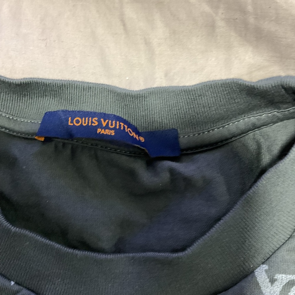 Louis Vuitton shirt - Picture 2 of 5